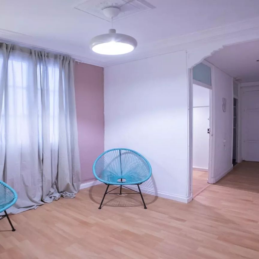 Double bed in Room in a shared 8-bedroom apartment for rent in La Xerea, Valencia - Photo 1