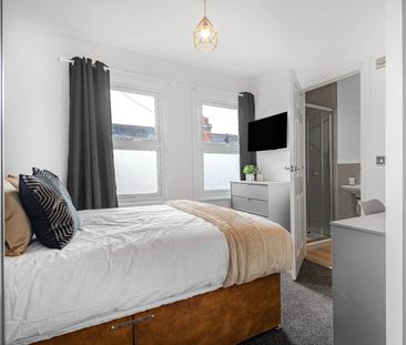 Room in a Shared House, Salisbury Road, RG30 - Photo 1