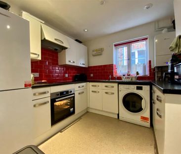 1 bedroom in a house share to rent - Photo 4