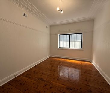 Sunny 2 Bedroom Ground Floor Apartment in the heart of Kyeemagh - Photo 3