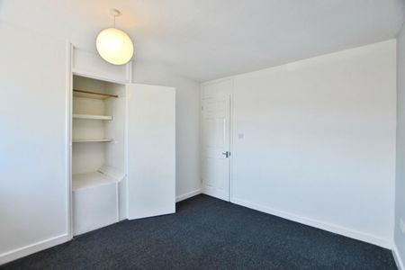 4 bedroom House To Let - Photo 3