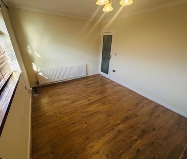 2 bedroom end of terrace house to rent - Photo 2
