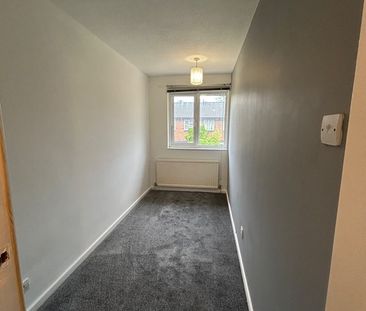 3 Bed Terraced House, Ledbrooke Close, M5 - Photo 6