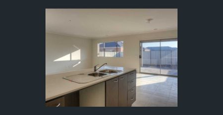 Beautiful Low Maintenance Family Home - Photo 2
