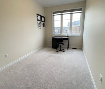 For Lease - 2090 Coppenwood Common, Burlington, Ontario - Photo 3