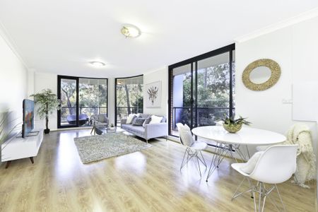 Contemporary 2-Bedroom Apartment with Resort-Style Amenities - Photo 4