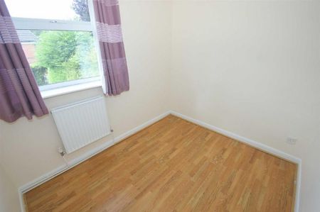 4 bedroom semi-detached house to rent - Photo 4