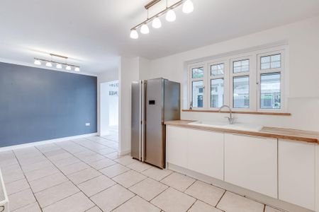 4 bedroom detached house to rent - Photo 3