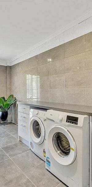 4 Bedroom Lakefront Home - Photo 1