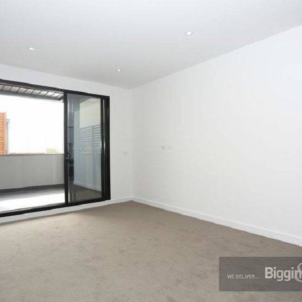 Modern Two-Bedroom Apartment Moments from Bridge Road - Photo 1