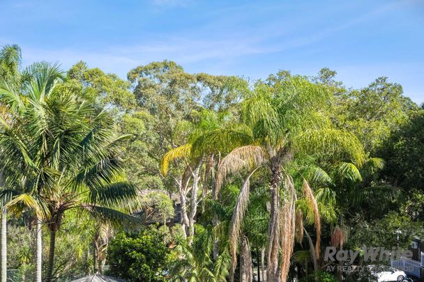 Bright & Stylish Renovated Studio Apartment With A Large Alfresco Terrace - Photo 1