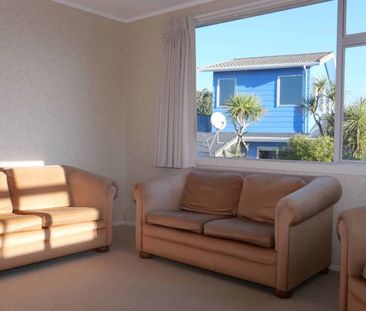 Immaculate and tidy three-bedroom property in the heart of Titahi Bay - Photo 1
