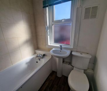 3 bedroom end of terrace house to rent - Photo 5