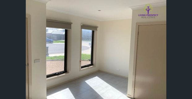 Exceptional Family Living in a Prime Tarneit Position - Photo 1