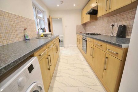 5 bedroom terraced house to rent - Photo 2