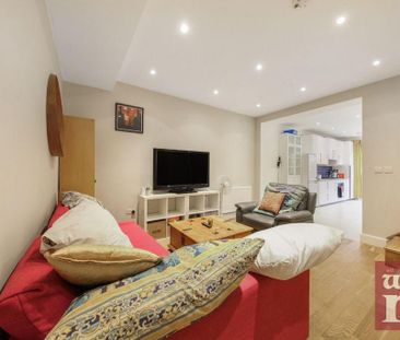 4 bedroom end of terrace house to rent - Photo 1