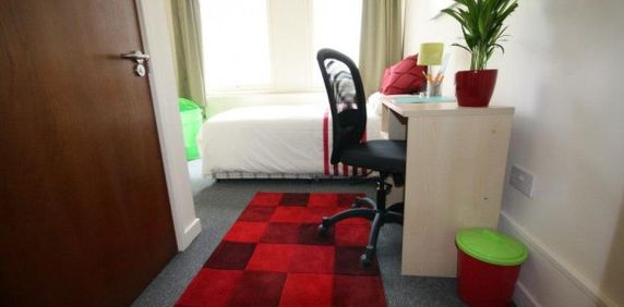NEW STUDENT HALLS TO LET IN BRADFORD From £55PW all inclusive - Photo 2