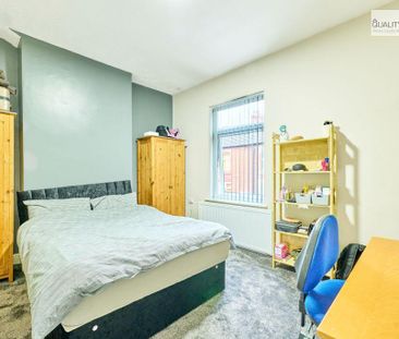 4 bedroom terraced house to rent - Photo 1