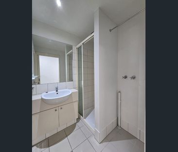 STYLISH SPLIT-LEVEL HOME OFFICE / RESIDENCE - Photo 1