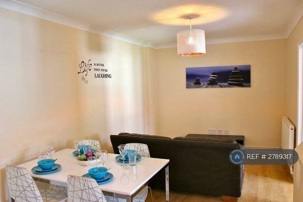 1 bedroom in a house share to rent - Photo 1