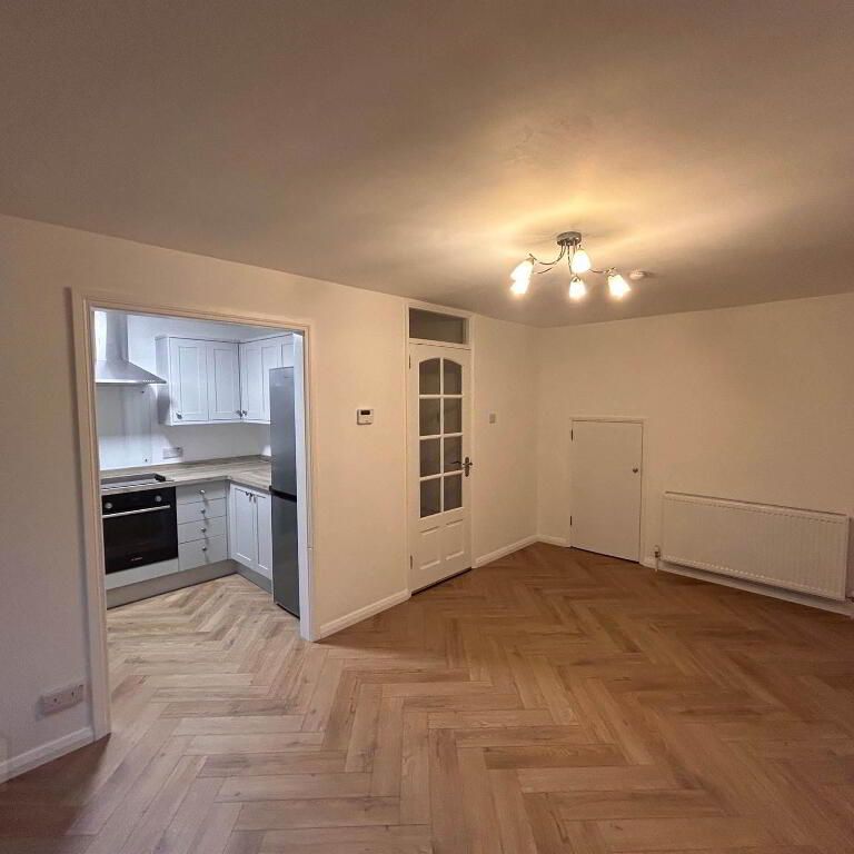 18 Victoria Court, Belfast, BT4 1RQ - Photo 1