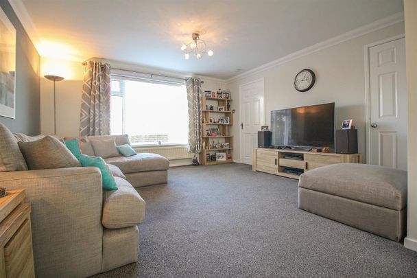 3 Bedroom House - Semi-Detached - Photo 1