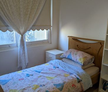 4-bedroom shared house / townhouse, Burgan St - Photo 4