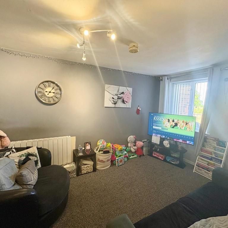 1 bedroom ground floor flat to rent - Photo 1