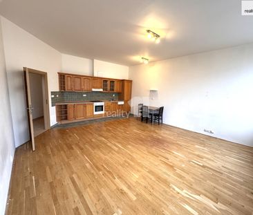 Pronájem bytu 2+kk 87 m², Kolbenova 277, Praha - Fotografie 4