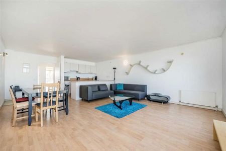 3 bedroom flat to rent - Photo 4