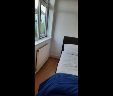 Studio Flat, The Ridgeway, NW9 - Photo 5