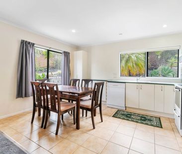 TWO LEVEL/TWO BEDROOMS-WALDORF CRES, OREWA - Photo 2