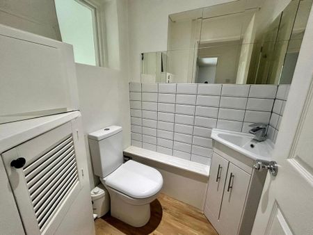 2 bedroom semi-detached house to rent - Photo 4