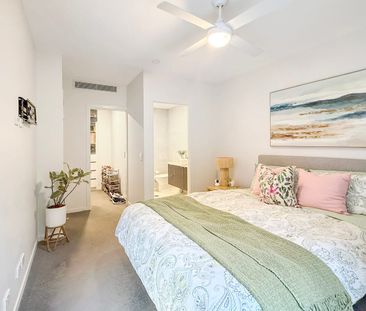 Modern Unit with Storage in Prime Helensvale Location - Photo 3