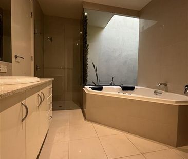 1/200 Pigdon Street, Carlton North VIC 3054 - Townhouse For Rent | ... - Photo 6