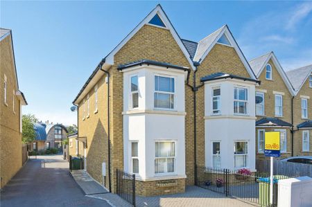 4 bedroom semi-detached house to rent - Photo 2
