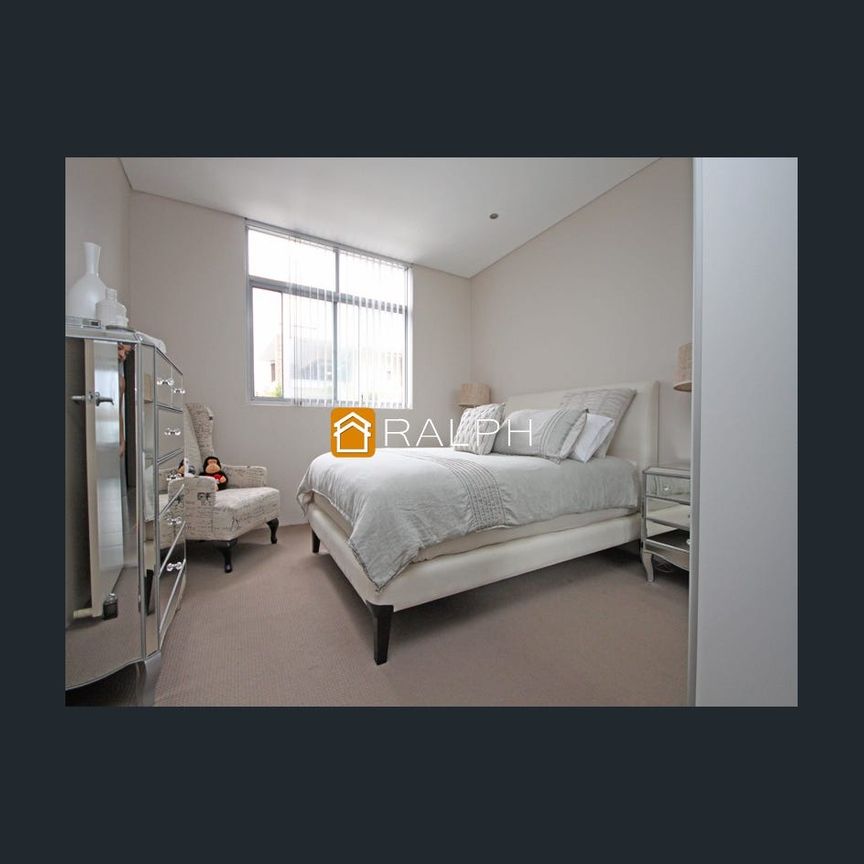 MODERN 2 BEDDER - LOCK UP GARAGE - Photo 1