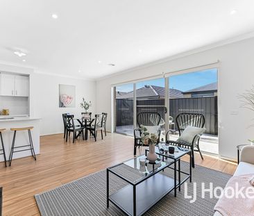 MODERN FAMILY HOME CLOSE TO ALL AMENITIES! - Photo 1