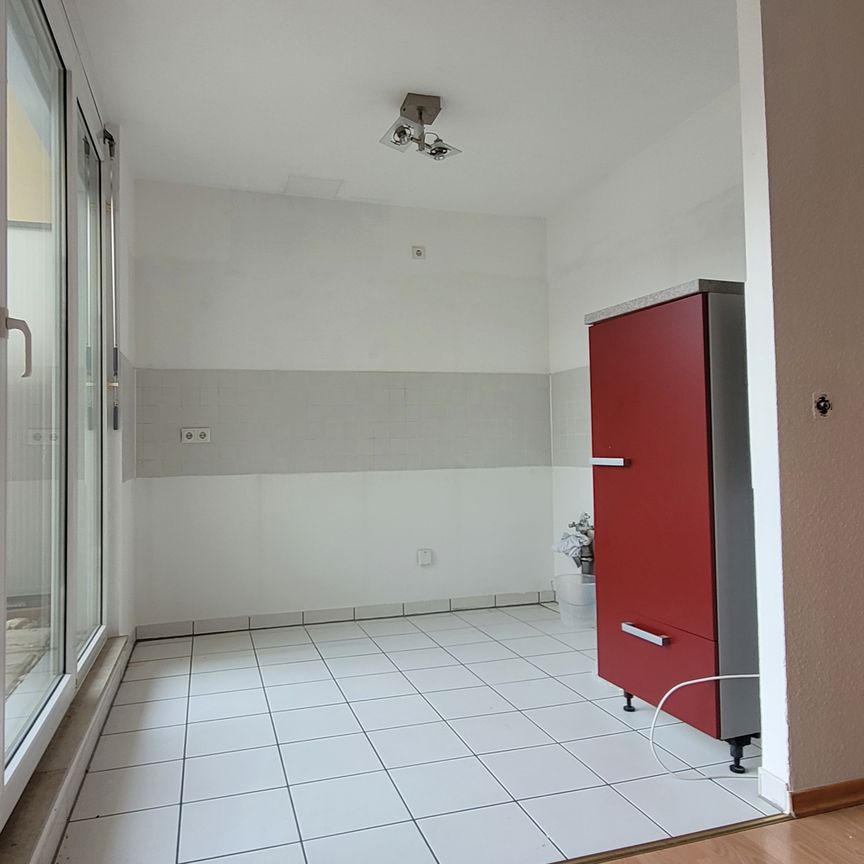 *Wohnzimmer zum Tanzen* Großzügiges Wohnen mit Dachterrasse mitten im Zentrum Troisdorfs - Photo 1