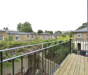 3 bedroom mews to rent - Photo 1