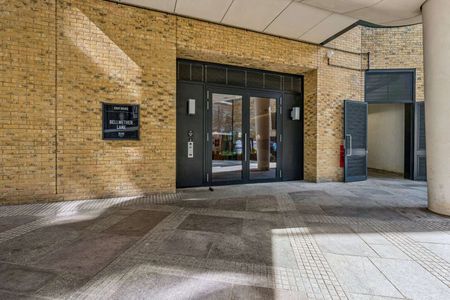 Do you think it would be stronger to say "Three-bedroom apartment in Ram Quarter. - Photo 5