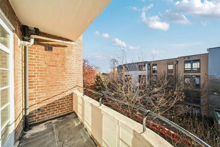 1 bedroom flat to rent - Photo 2