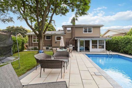 Detached Home For Lease | W9239445 - Photo 4