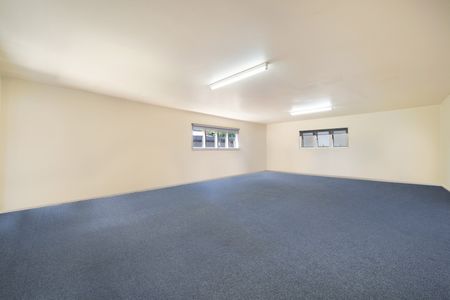 Spacious Family Home - Photo 3