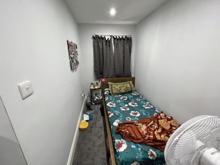 5 bedroom semi-detached house to rent - Photo 3