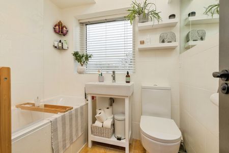 2 bedroom maisonette to rent - Photo 4