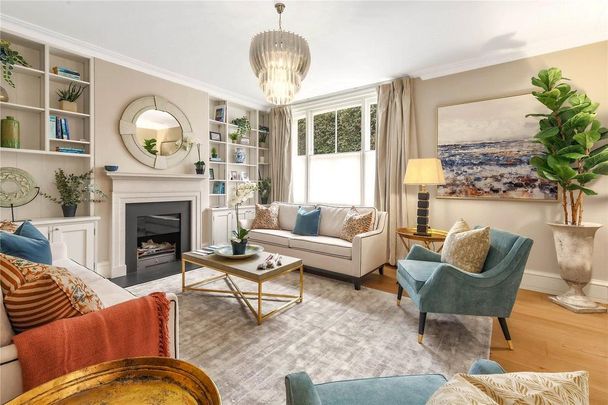 3 bedroom mews to rent - Photo 1
