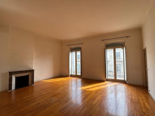Location Appartement 5 pièces 127m² AVIGNON 84000 - Photo 1