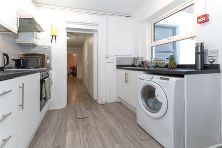 3 bedroom apartment to rent - Photo 4