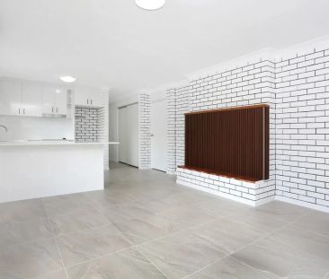 Charming Family Home in Coombabah - Photo 2